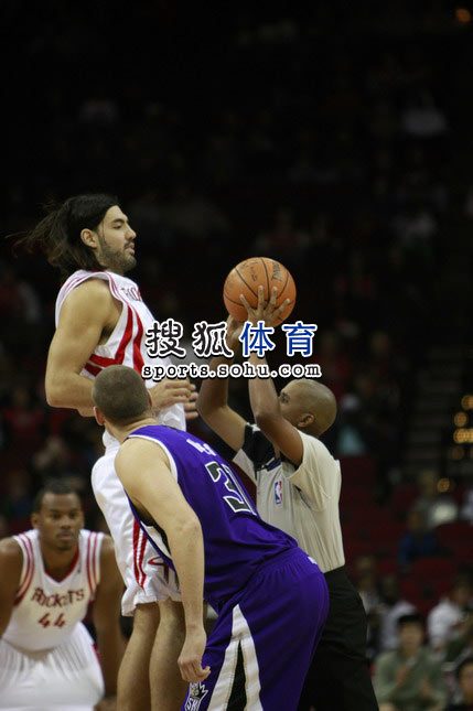 拉尼背后